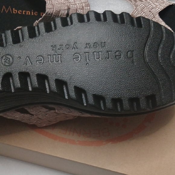 bernie mev. Women's Nude Metallic Woven Sandals - Picture 6 of 7